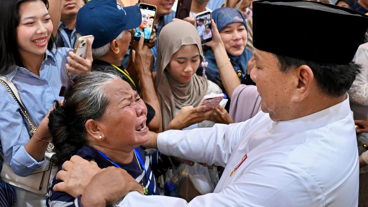 Warga Rela Datang Subuh Demi Bertemu Prabowo di Open House Lebaran Istana
