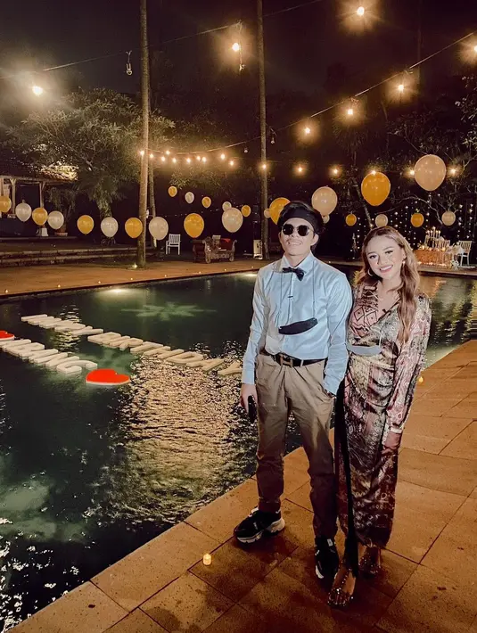 Lain halnya dengan Ashanty yang enggan berkomentar tentang hubungan anaknya dengan Atta. Sebelum Atta buka suara, Ashanty mengimbau untuk bertanya pada Aurel dan Atta saja. (Instagram/aurelie.hermansyah)