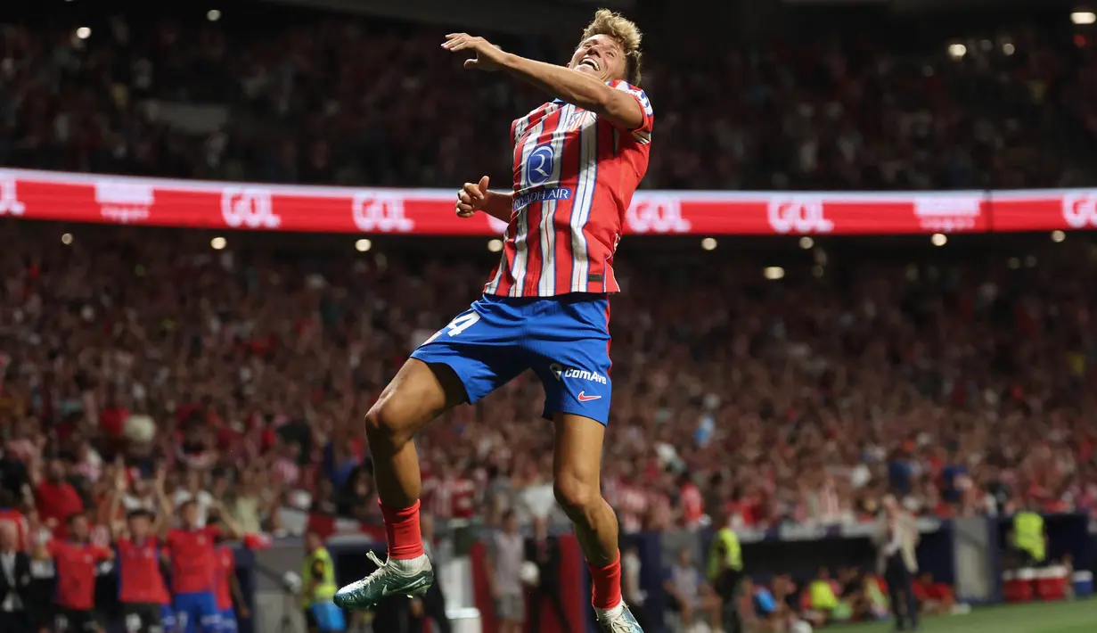 Pada menit ke-48, gol Marcos Llorente menggandakan keunggulan Atletico Madrid. (Pierre-Philippe MARCOU/AFP)