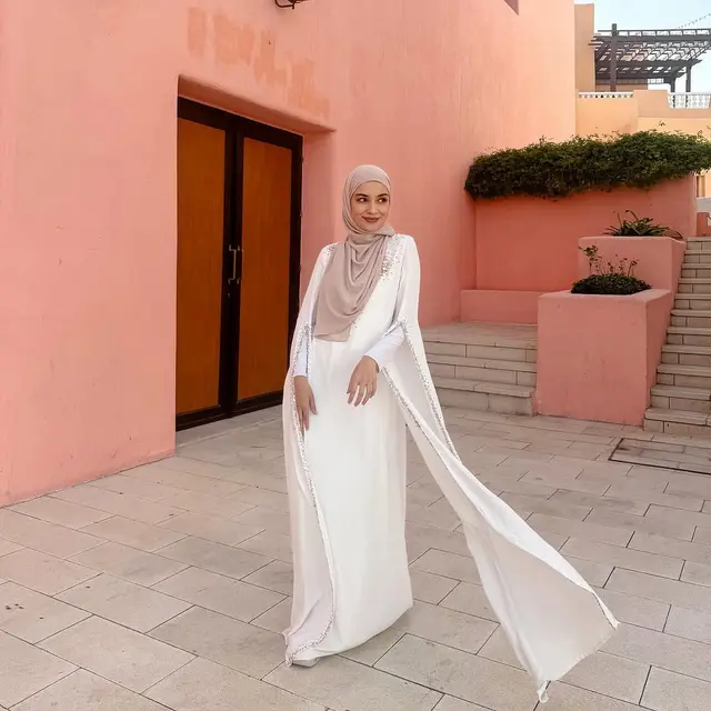 6 Inspirasi Styling Hijab ala Shireen Sungkar, Anggun dengan Prinsip Syar’i