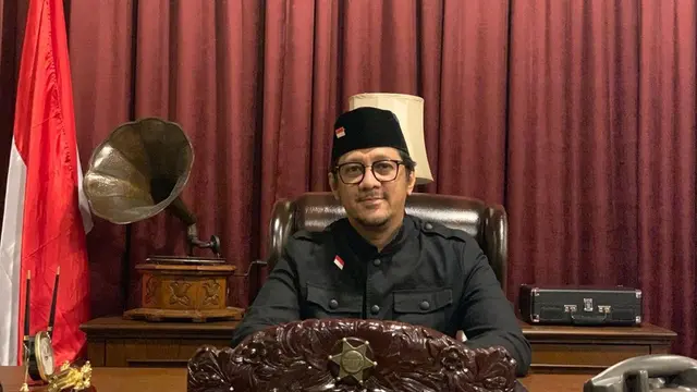 Disebut Menteri Sosialita, Ini 6 Potret Andre Taulany Tampil Bak Pejabat