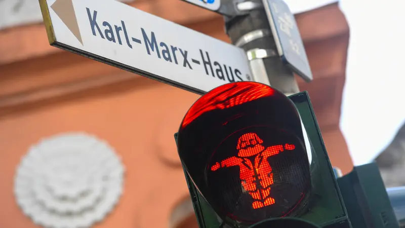 Peringati Ulang Tahun, Lampu Lalu Lintas Bergambar Karl Marx Ramaikan Kota Trier