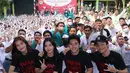 Film horor Kalian Pantas Mati menjalani berbagai promo film. Seperti saat para cast berkunjung di berbagai sekolah. Zee JKT48 terlihat begitu sumringah saat ikut dalam acara promo film yang keliling sekolah. (Liputan6.com/IG/paragonpictures.id)