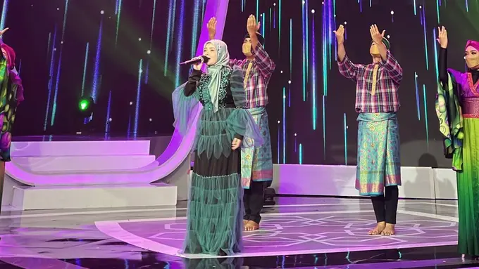 Penampilan Mawar AFI berhijab di acara AKSI Indosiar