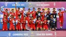 Timnas Indonesia merayakan raihan medali emas di podium setelah memenangkan pertandingan final sepak bola putra melawan Thailand dalam SEA Games ke-32 di Phnom Penh pada 16 Mei 2023. (Nhac NGUYEN/AFP)
