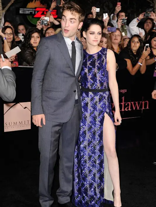 Proses syuting Twilight yang membuat keduanya terlibat cinta lokasi. Namun di tahun 2013 silam, Kristen dan Pattinson mengakhiri hubungannya. Setelah itu mereka juga melanjukan kehidupannya masing-masing. (AFP/Bintang.com)