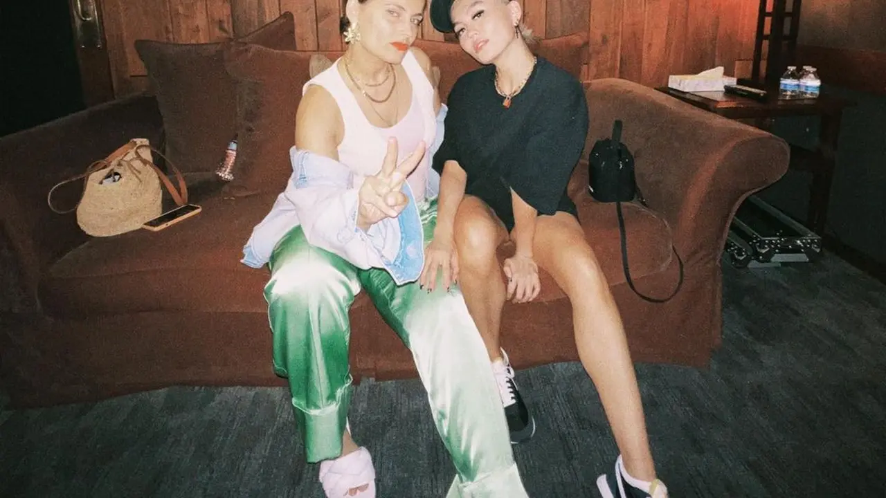 Kebersamaan Agnez Mo dengan Nelly Furtado (Foto: Instagram @agnezmo)