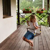 Ide Warna Lantai Teras Kayu 2026 yang Hangat dan Menarik (Foto: Freepik)