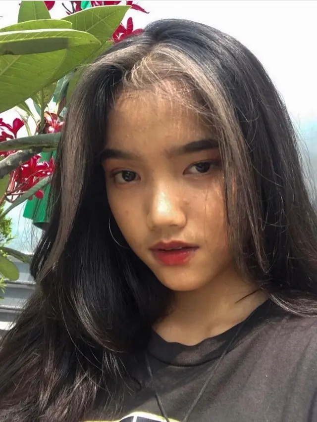 10 Potret Transformasi Gaya Rambut Fuji yang Kini Genap 20 Tahun, Selalu Keren