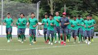 LATIHAN - Timnas U-23 Indonesia menggelar latihan jelang pertandingan melawan Kamboja di SEA Games (Bola.com/Arief Bagus)