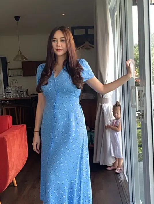 "My love ....mimi berdoa, meski bella gada papa nya, semoga kelak bella pasti jadi perempuan mandiri dan berhati mulia..," tulis Aura Kasih di akun Instagram terverifikasi, Selasa (22/6/2021). (Instagram/aurakasih)