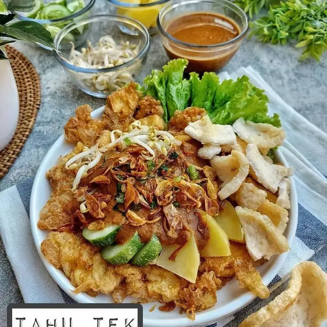 Sepiring tahu tek