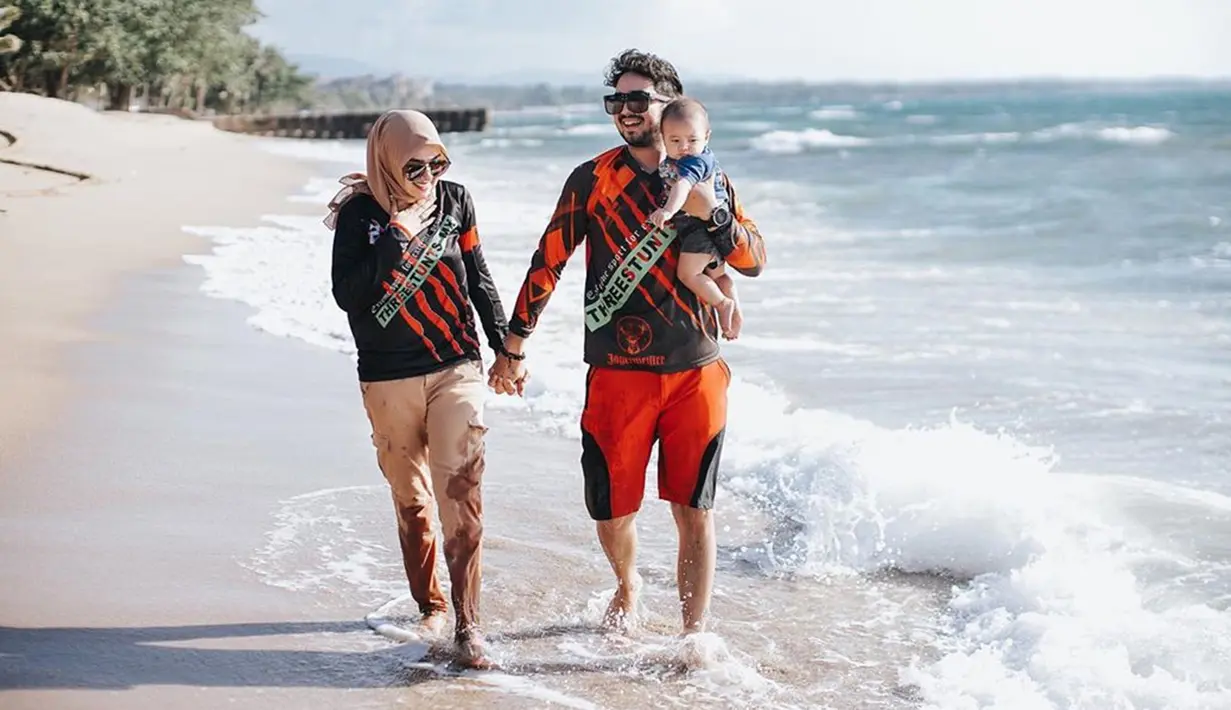 Anak pertamanya berjenis kelamin laki-laki, diberi nama Alem Isco Zeroun Haub. Semakin lengkap, kembali hadir anak kedua. Berkenis kelamin perempuan, diberi nama Aleia Astrid Romeesa Haub. (Liputan6.com/IG/@aryanifitriana24)