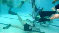 [VIDEO] Asyik dan Susahnya Bermain Hoki di Dalam Air