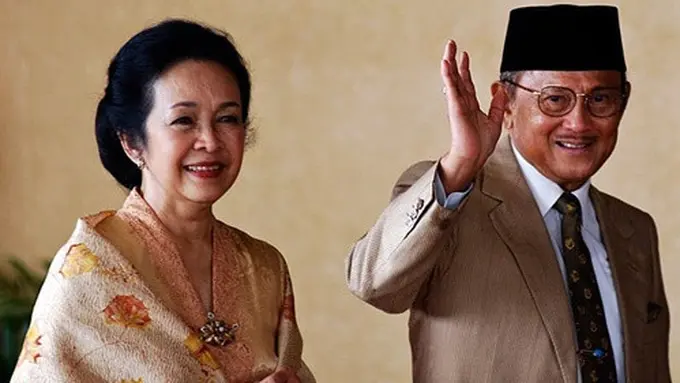 6 Potret Kebersamaan BJ Habibie dan Ainun, Dari Muda Hingga Akhir Hayat