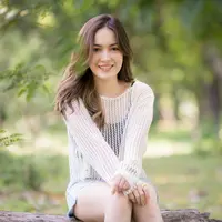 ilustrasi perempuan tersenyum/nokkaew/Shutterstock