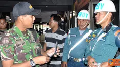 Citizen6, Sidoarjo: Di Bulan suci Ramadhan ini, Pasmar-1 menggelar Opsgaktibplin terhadap prajuritnya yang menggunakan kendaraan bermotor, di Terminal Purabaya Bungurasih Sidoarjo, Selasa (31/07). (Pengirim: Budi Abdillah)