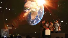 Wapres Jusuf Kalla membuka pameran Indo Defence 2016 Expo & Forum di JIExpo Kemayoran, Jakarta, (2/11). Pameran ini bertema “Bolstering Defence Industri Coorperation: Archieving a Global Maritime Fulcrum and Secure World”. (Liputan6.com/Faizal Fanani)