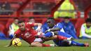 Gelandang Everton, Idrissa Gueye (kanan) dan bek Nottingham Forest, Renan Lodi terjatuh saat perebutan bola pada laga Liga Inggris 2022/2023 di City Ground, Nottingham (5/3/2023). Idrissa Gueye pernah jadi bagian PSG selama 3 musim sejak 2019/2020 hingga 2021/2022. Pada awal musim 2022/2023 ia memulai periode keduanya bersama Everton yang juga pernah dibelanya sebelum hijrah ke PSG. Bersama Alex Iwobi ia juga gagal mengangkat Everton musim ini. (AFP/Oli Scarff)