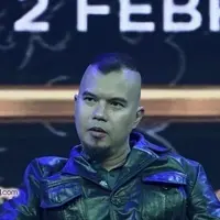 Mulan Jameela menjadi lebih manja dan cemburuan dengan Ahmad Dhani disaat hamil kedua ini. Demi menjaga kesehatan Mulan, Dhani selalu menjadi ayah siaga.