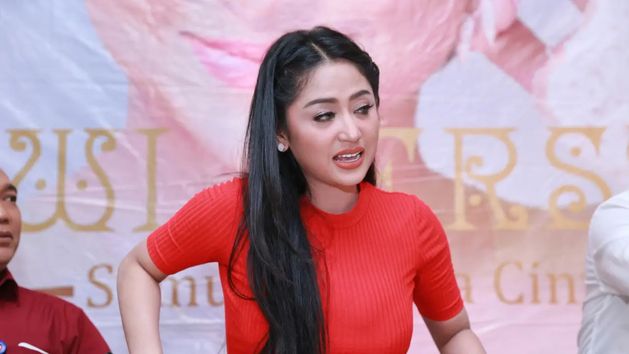 [Bintang] Dewi Perssik