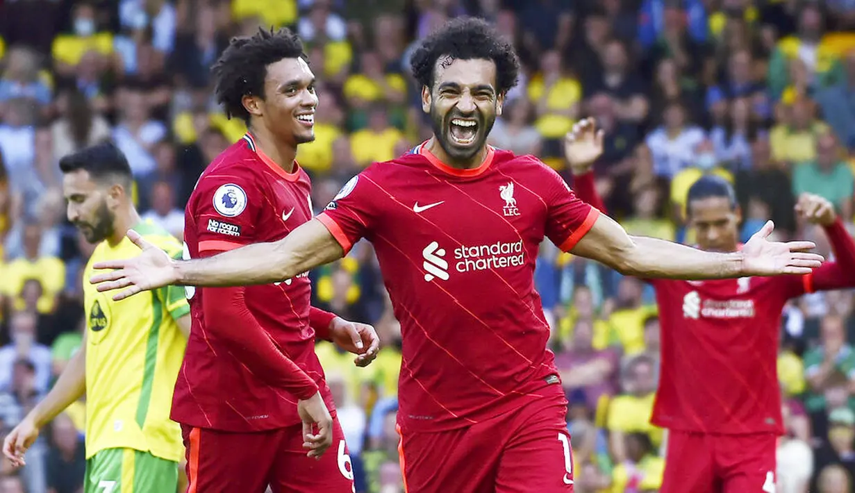 Mohamed Salah - The Reds tampil memukau di pekan pembuka dengan melibas Norwich City 3-0. Bintang asal Mesir Mohamed Salah menjadi pemain dibalik kesuksesan Liverpool di laga tersebut. Ia menorehkan 1 gol dan juga 2 assist. (Foto: AP/Rui Vieira)