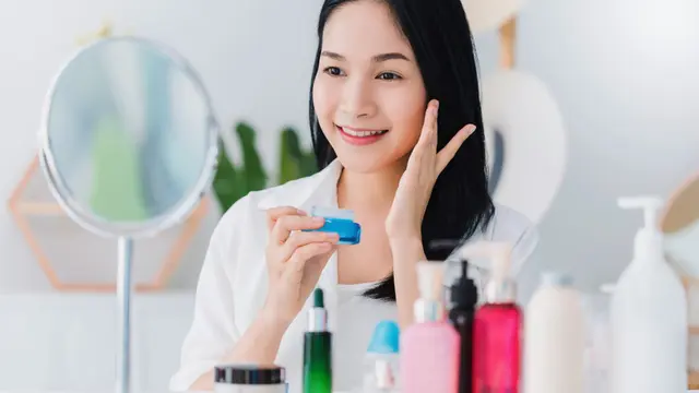 Tips Membuat Wajah Lembap Seharian Tanpa Terlihat Berminyak