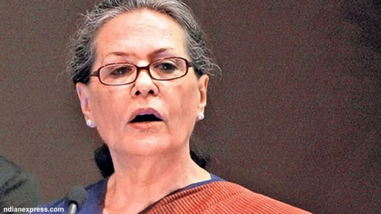 sonia-gandhi-130827c.jpg