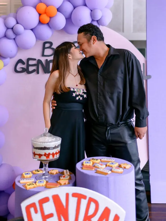 [Fimela] Adiezty Fersa dan Gilang Dirga