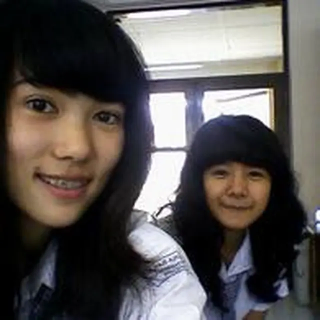 6 Foto Lawas Isyana Sarasvati saat Masih Sekolah, Nyentrik Sedari Dulu