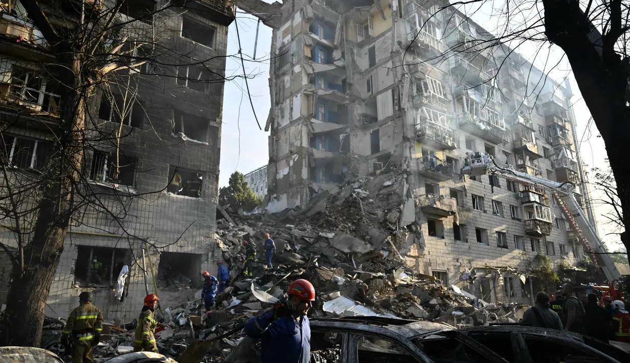 Serangan udara Rusia menghantam ibukota Ukraina, Kyiv, pada 17 Juni 2025. (Genya SAVILOV/AFP)