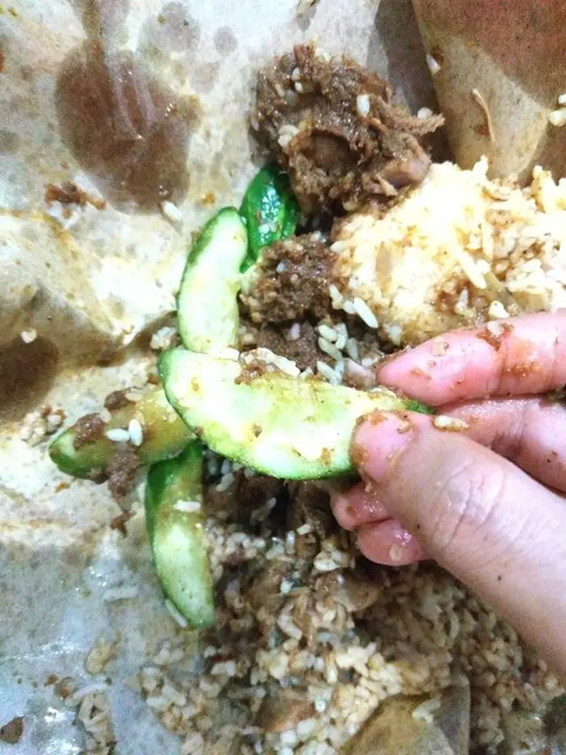 6 Nasi Padang dengan Lauk Tak Biasa Ini Absurd Banget, Kocak