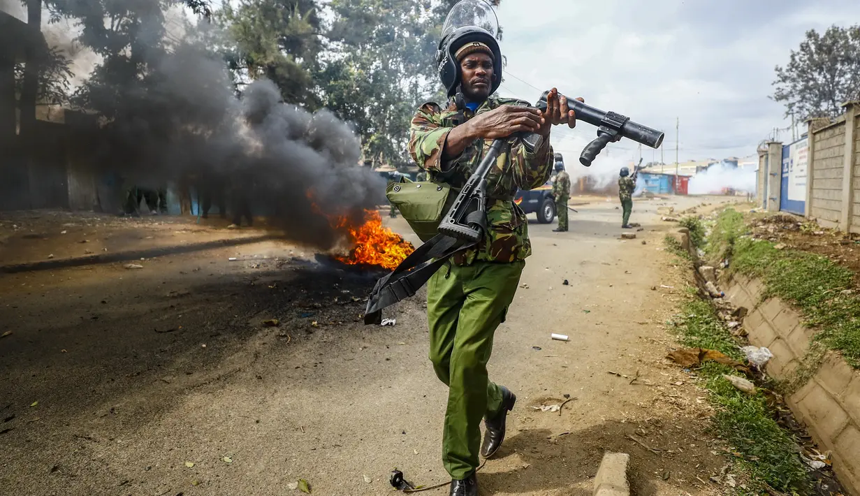 Presiden William Ruto telah bersumpah bahwa tidak ada protes yang akan terjadi, dengan mengatakan bahwa ia akan menghadapi pemimpin oposisi Raila Odinga "secara langsung." (AP Photo/Brian Inganga)