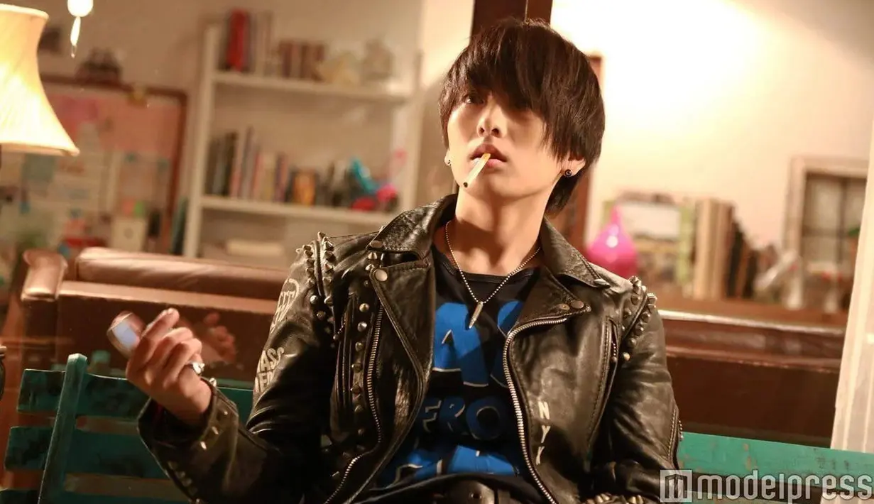 Kang Jiyoung mencuri perhatian publik saat ia tampil di film Jepang berjudul Unrequited Love Spiral. Pasalnya di film itu, ia tampil seperti cowok. (Foto: koreaboo.com)