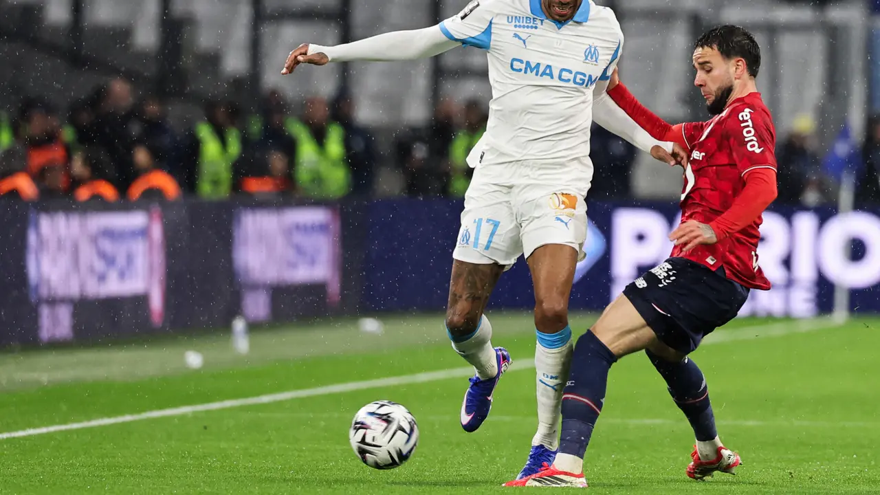 Pemain Lille, Calvin Verdonk (Kanan)