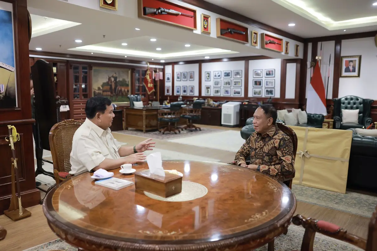Menteri Pertahanan Prabowo Subianto menerima kunjungan Waketum PSSI, Zainudin Amali di Kantor Kementerian Pertahanan, Jakarta.