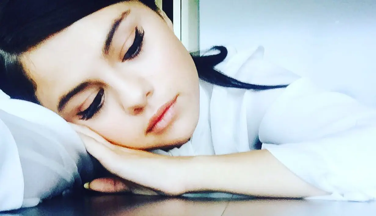Yang pasti, Selena Gomez merasa terpukul karena mengetahui Justin Bieber move on dengan mudahnya. (instagram/selenagomez)