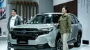 GIIAS 2025 bukan hanya menampilkan produk, tapi juga beragam inovasi otomotif yang bisa menginspirasi dalam desain dan mobilitas pengendaranya. Tampak dalam foto, Subaru saat memperkenalkan Forester terbaru dalam ajang Gaikindo Indonesia International Auto Show (GIIAS) ke-32 di Indonesia Convention Exhibition (ICE), Tangerang, Banten, 23 Juli 2025. (Yasuyoshi CHIBA/AFP)