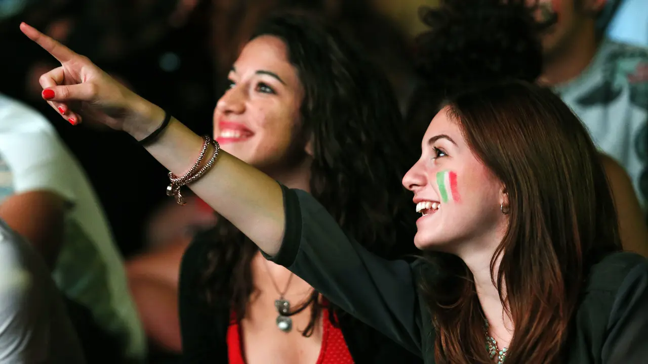 Wanita-wanita Cantik di Laga Inggris Kontra Italia