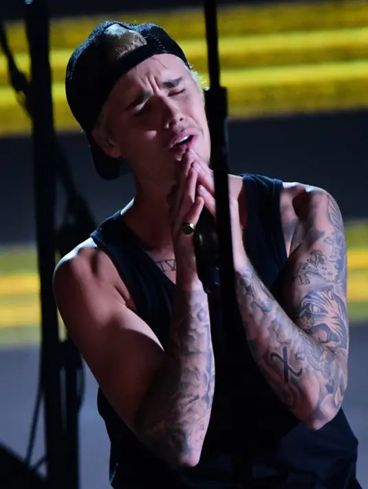 “Sesungguhnya aku sangat menyayangi kalian semua, kalian sangat luar  biasa. Maafkan aku untuk semua orang yang telah merasa aku khianati,” ujar Justin Bieber. (AFP/Robyn Beck)