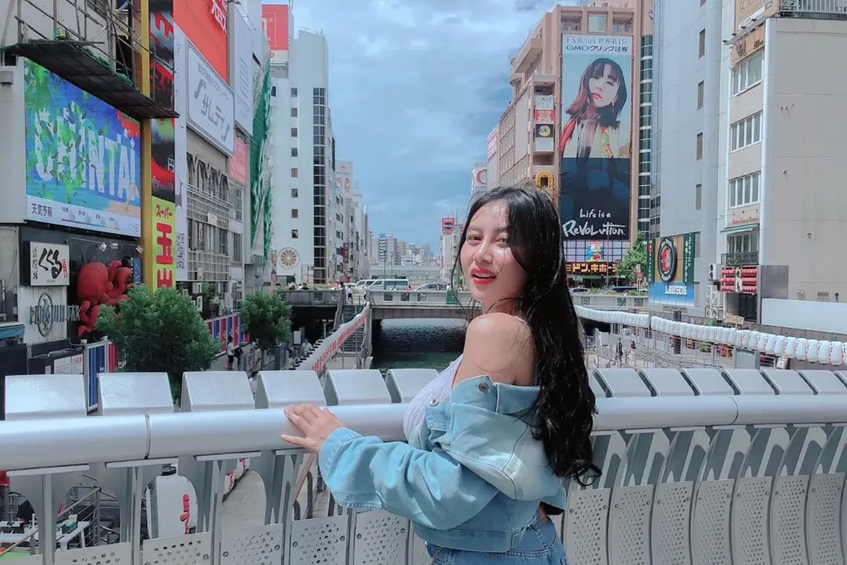 7 Momen Keseruan Pamela Safitri Saat Liburan Ke Jepang