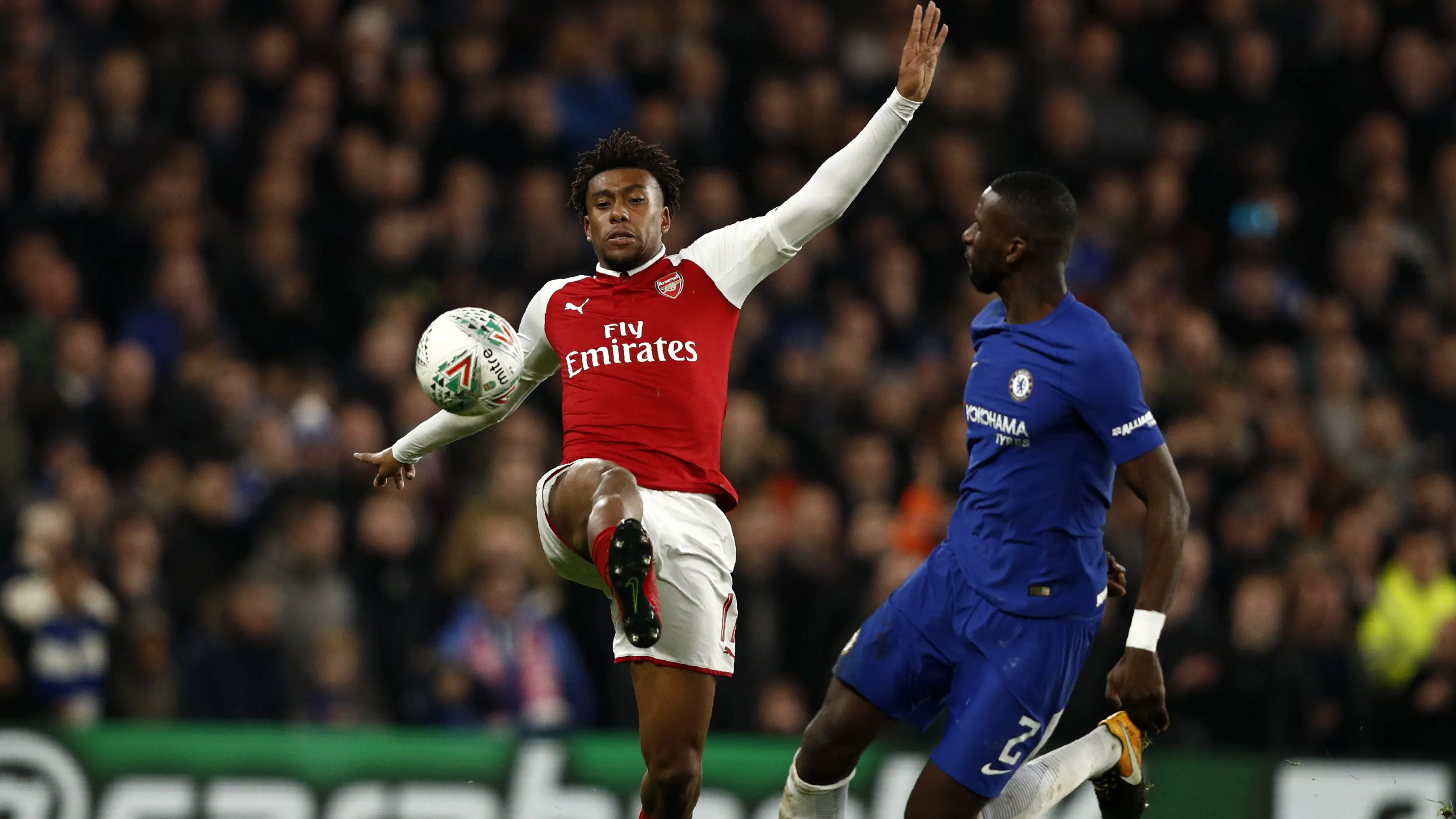 Pemain Arsenal, Alex Iwobi (kiri) (AFP/Adrian Dennis)