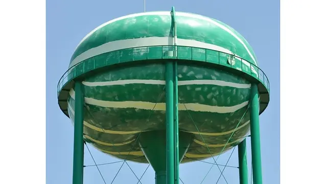 Tower Bentuk Makanan Paling Unik di Dunia (sumber: roadsideamerica)