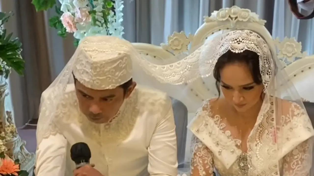 6 Momen Pernikahan Angelica Simperler dan Rico Hidros Daeng, Berlangsung Khidmat