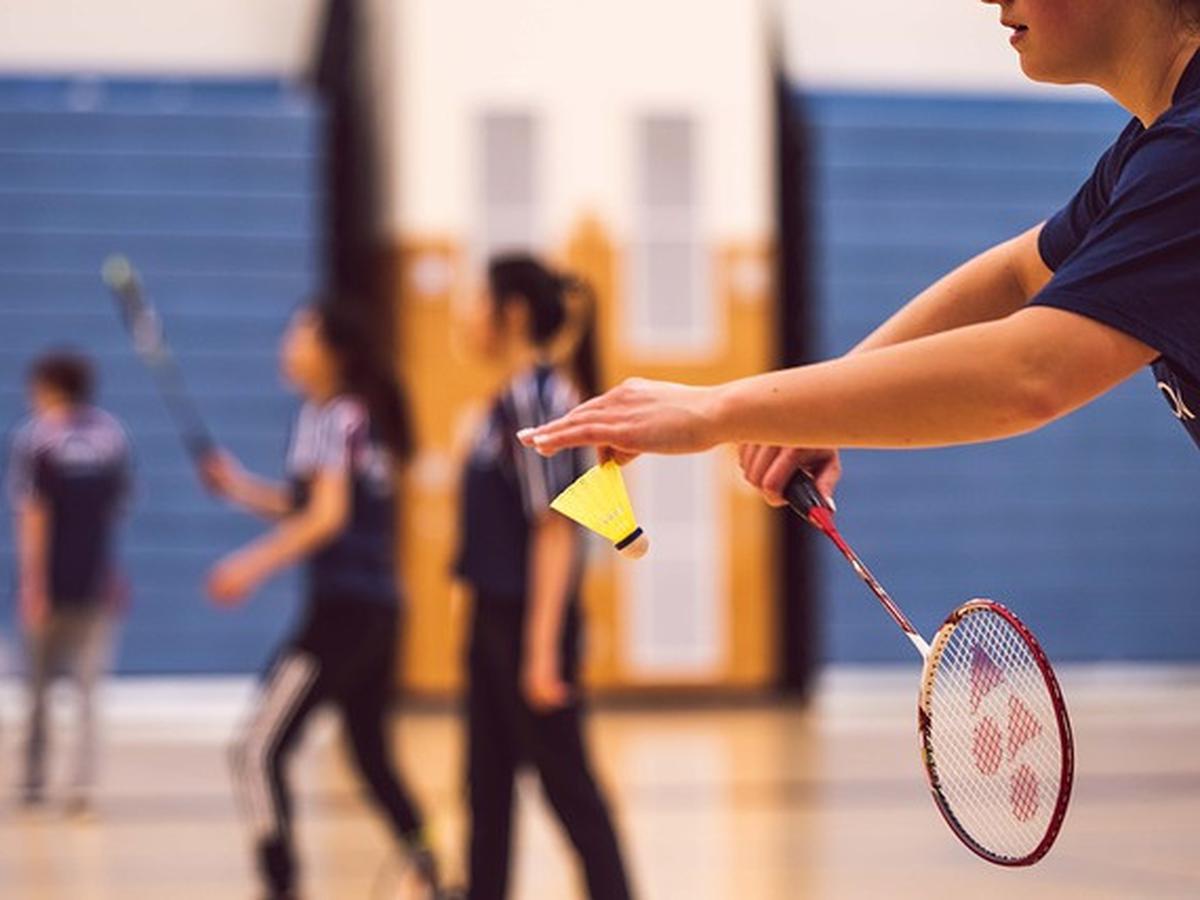 Badminton jenis servis Jenis Pukulan