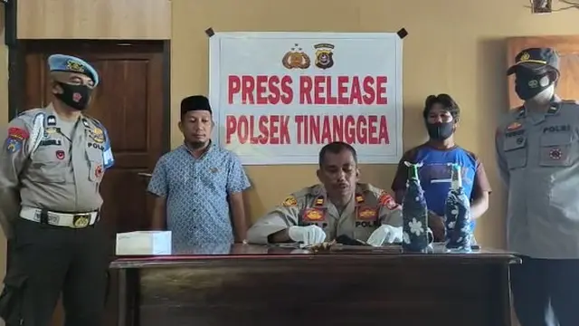 Abdul Sidik, Kades yang kedapatan bawa sajam saat demo di konawe selatan.(Liputan6.com/Ahmad Akbar Fua)