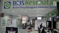 Suasana pelayanan BPJS Kesehatan di Jakarta, Rabu (28/8/2019). Menkeu Sri Mulyani mengusulkan iuran peserta kelas I BPJS Kesehatan naik 2 kali lipat yang semula Rp 80.000 jadi Rp 160.000 per bulan untuk JKN kelas II naik dari Rp 51.000 menjadi Rp110.000 per bulan. (merdeka.com/Iqbal S. Nugroho)