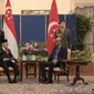 Wakil Presiden (Wapres) Ma’ruf Amin, bertemu dengan Presiden Republik Singapura Tharman Shanmugaratnam di Istana Presiden Singapura, Senin (11/12/2023).