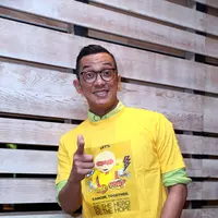 Sebagai penggagas program amal ‘Shave For Hope’, Steny Agustaf mengharapkan uluran donasi serta ingin membiasakan gaya hidup bantu sesama. (Wimbarsana/Bintang.com)