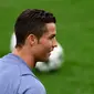 Cristiano Ronaldo menjalani sesi latihan bersama Real Madrid pada 17 Oktober 2016. (AFP/Pierre-Philippe Marcou)